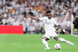 【台前幕后】深夜开赛影响国足 意外导致塞鸟无机会.